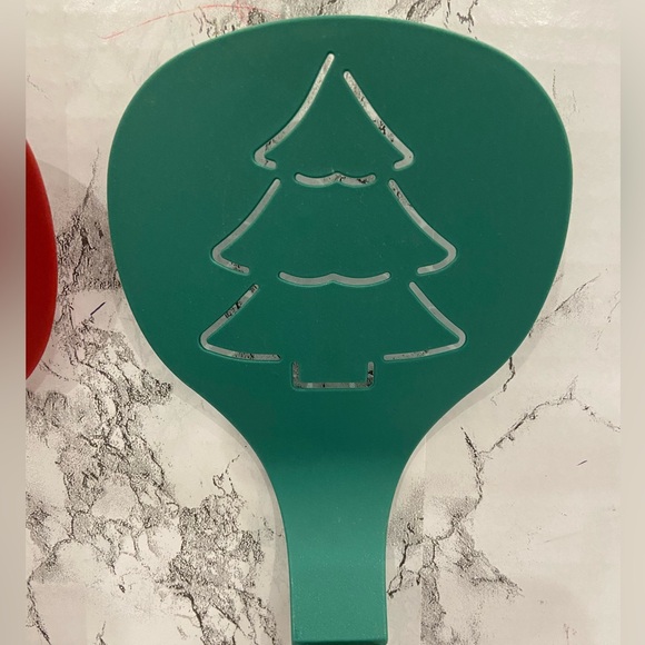 *NEW* Christmas Snowflake & Christmas Tree Shaped Silicone Flexible Spatula - Picture 2 of 7